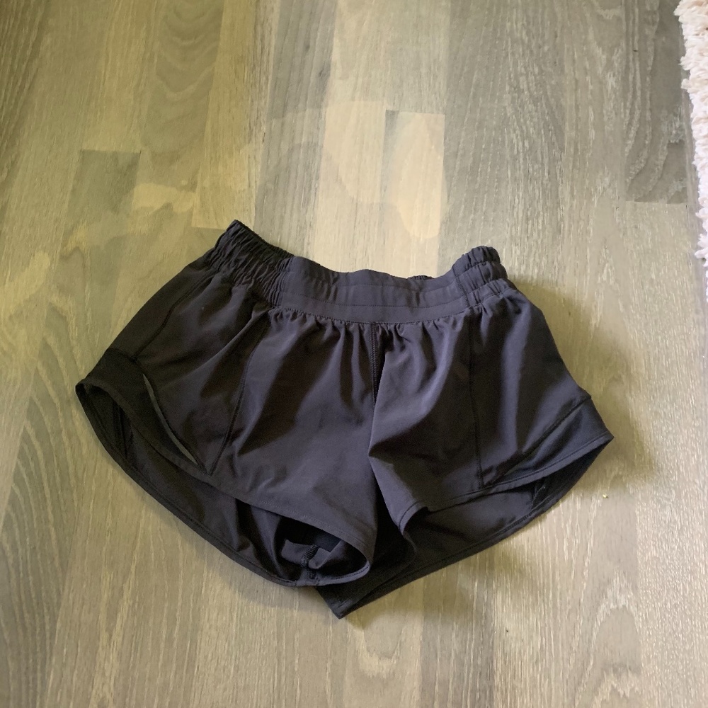 black lululemon shorts